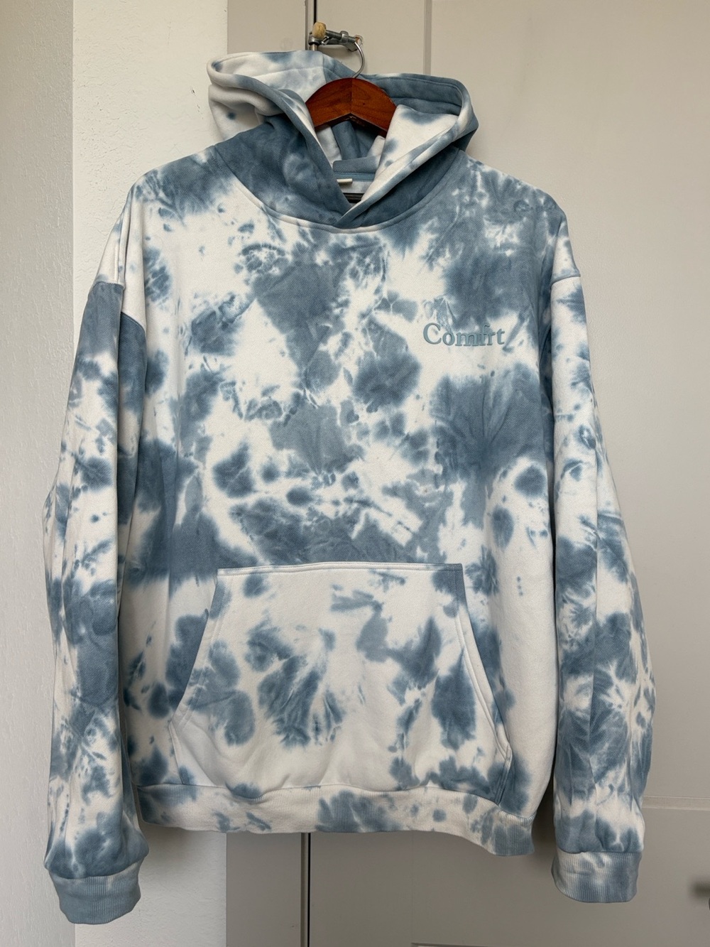 COMFRT BLUE WHITE TIE DYE HOODIE SIZE MEDIUM